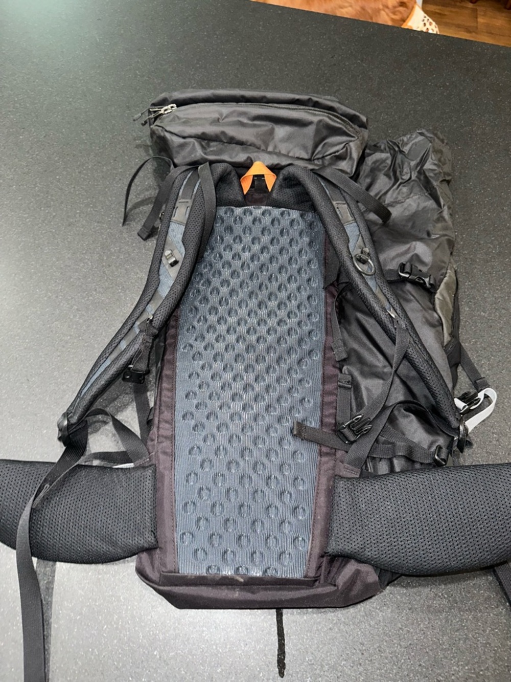 Arc'teryx Axios 35L Hiking Backpack - Black - Rare/Discontinued - Picture 13 of 13